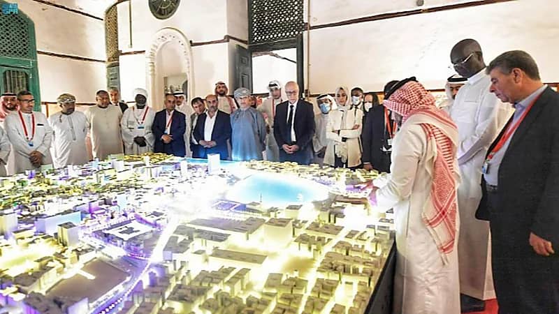 وزراء المالية والاقتصاد العرب في تجوال لجدة التاريخية