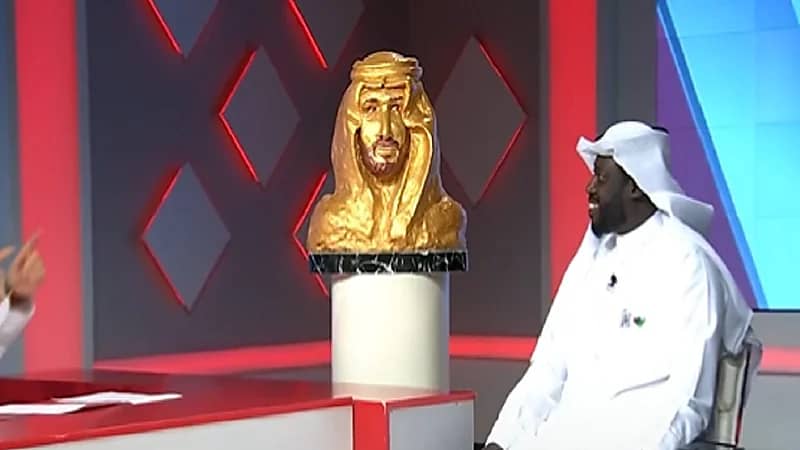 بالفيديو .. نحات يصنع مجسم ولي العهد احتفالا باليوم الوطني