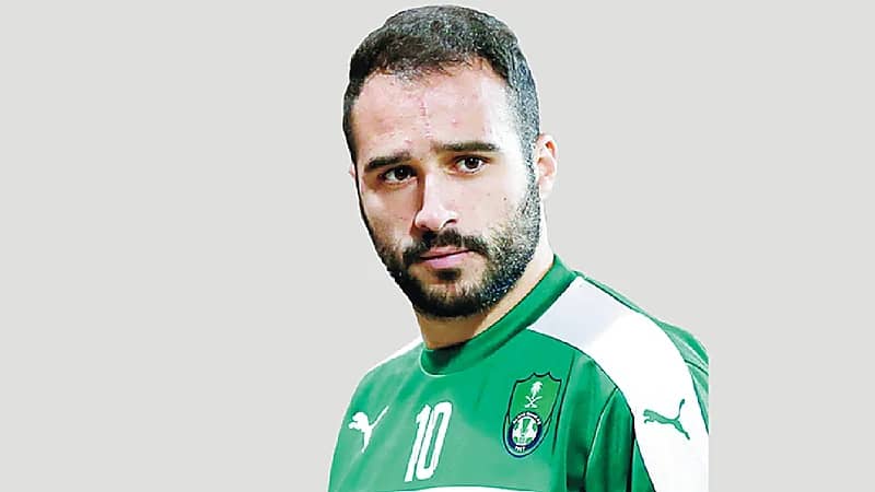 لاعب الأهلي السابق يعتزل كرة القدم