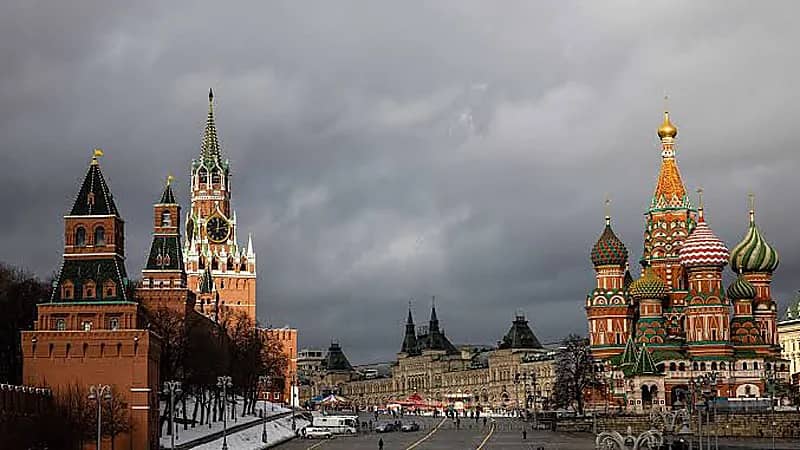 امرأة روسية تحاول قتل شبيهتها لسرقة جواز السفر