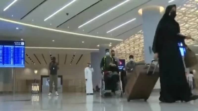 استمرار إيقاف منح تأشيرات العمرة لمواطني 13 دولة بسبب تحورات كورونا "فيديو" 