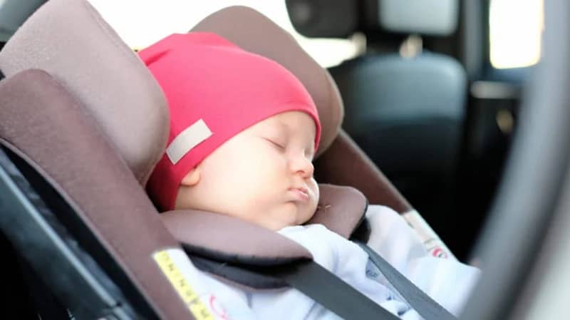 أب ينسى طفله الرضيع داخل السيارة حتى فارق الحياة