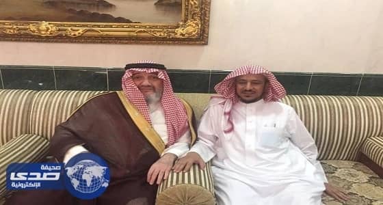 بالصور.. خالد بن طلال يزور الشيخ البريك بمناسبة خروجه من السجن
