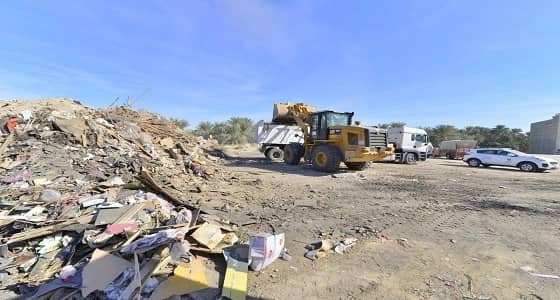 بالصور.. رفع 350 ألف م3 من الأنقاض المتراكمة بالقطاع الزراعي بالأحساء