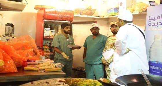 بالصور.. إتلاف 900 كيلو من اللحوم الفاسدة بالرياض