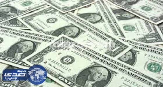 الدولار يستقر بالقرب من أدني مستوى