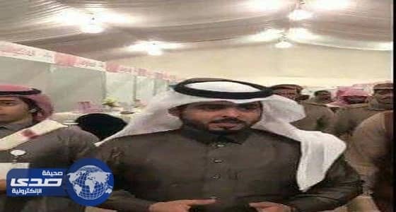 استنكار عارم من رجل أمن يحرس أحد مشاهير « بداية » في الجنادرية .. فيديو