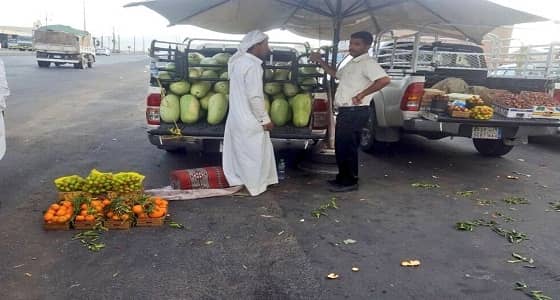 ضبط عدد من الباعة الجائلين بحي العريسة في نجران