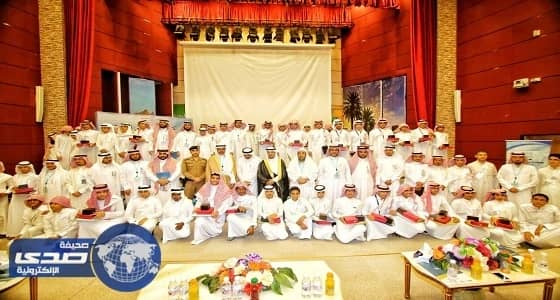 بالصور:محافظ المخواة يكرم ١٦٥ متفوقا بتعليم المخواة
