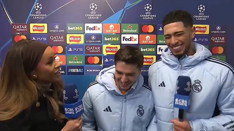 بيلينغهام يطبع قبلة على رأس إبراهيم دياز بعد الفوز على مانشستر سيتي .. فيديو