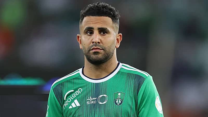 رياض محرز في طريقه إلى جدة .. فيديو