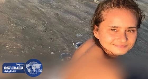 مايوه نيللي كريم يشعل مواقع التواصل الاجتماعي