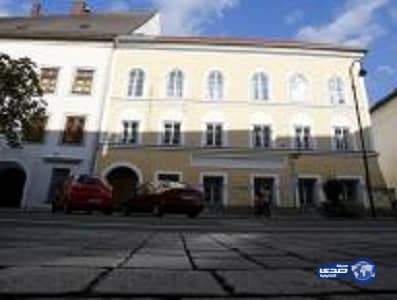 بالصور.. احتفال " الحوت الأزرق " بالعيد الوطني تحت أعماق البحار