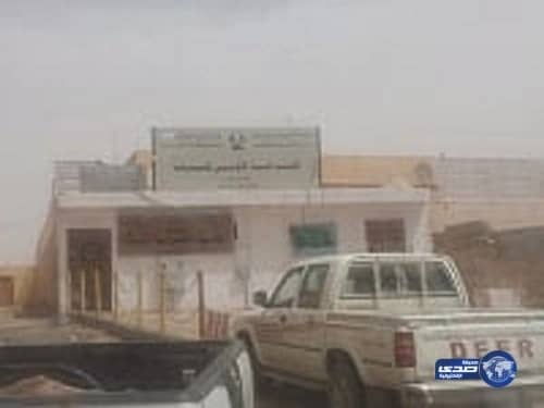 بالصور.. إغلاق مطعم واستبعاد عمالته بسبب وجود حشرات في الطعام