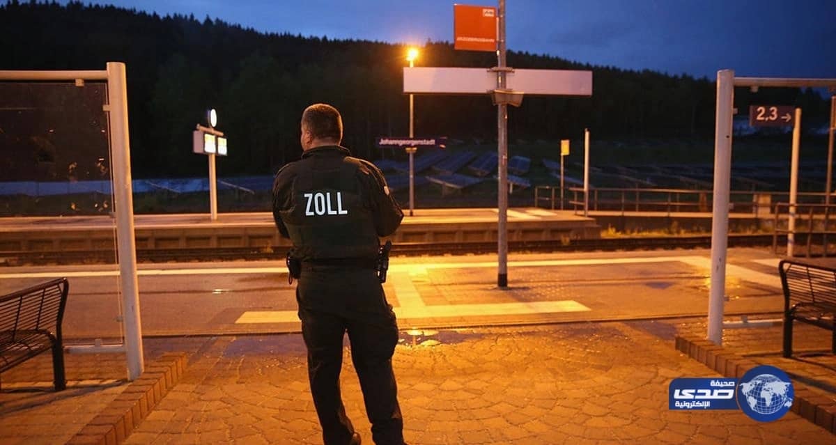 رهن ملابسه.. وخرج عاريا لإحضار قيمة الفاتورة