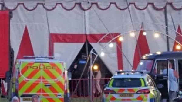 سقوط فنانة استعراضية من على ارتفاع شاهق أمام أعين الجمهور