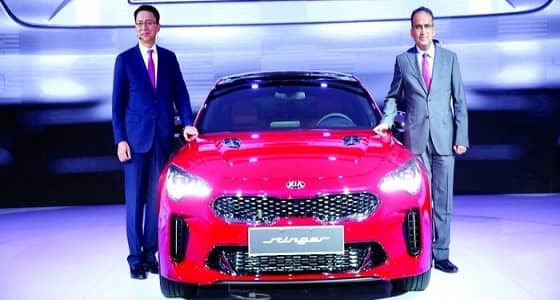 كيا ستينجر تتألق مع الماجد في معرض دبي الدولي للسيارات
