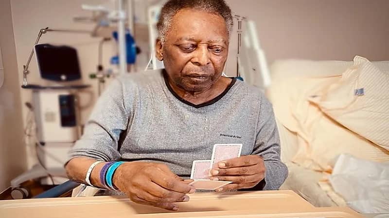 بيليه يدخل المستشفى مجددًا بسبب سرطان القولون