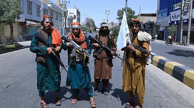 "طالبان" تحظر أصوات النساء على التليفزيون والراديو