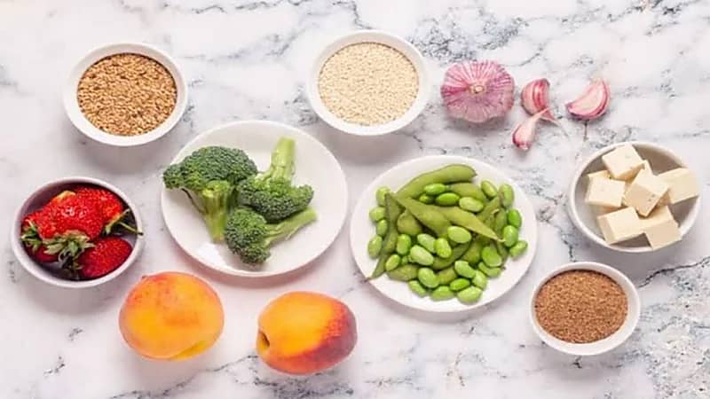 مقطع خطير يكشف أطعمة ومشروبات ينصح بتجنبها في المطاعم .. فيديو