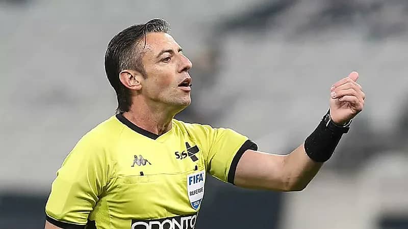 البرازيلي رافائيل كلاوس حكماً لمواجهة إنجلترا وإيران في المونديال