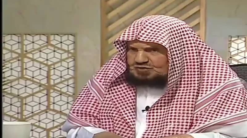 المنيع يبيح المصارفة بشرطين .. فيديو