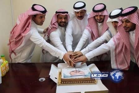 منسوبوا إدارة النشر الإلكتروني يحتفون بترقية مدير الإدارة على المرتبه العاشرة