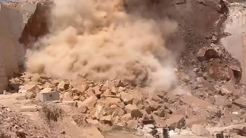 شاهد.. انهيارات صخرية مروعة تتسبب في وفاة 6 أشخاص