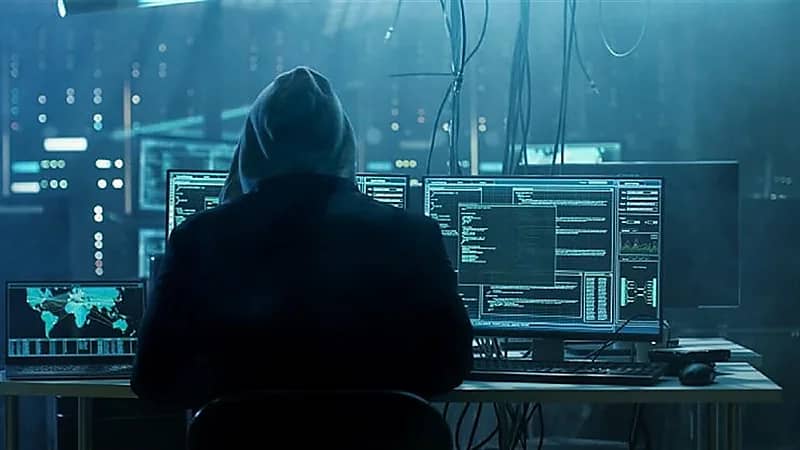 بالفيديو.. مختص يكشف حيل القراصنة الإيرانيين لاختراق الحسابات العربية