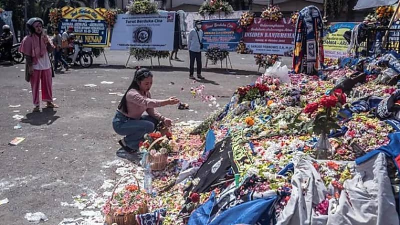 إيقاف اثنين من مسؤولي نادي أريما مدى الحياة بعد كارثة إستاذ إندونيسيا