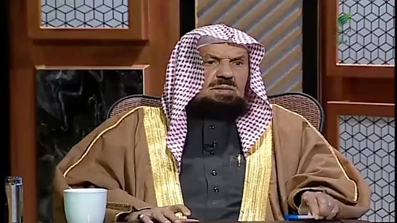 بالفيديو.. "المنيع" يوضح حكم العمرة بدون محرم للزوجة