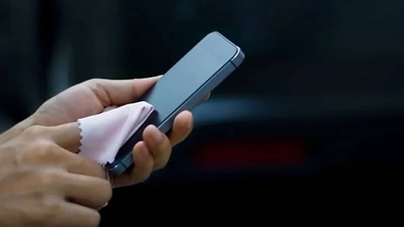 طرق تنظيف الهواتف من الفيروسات والجراثيم