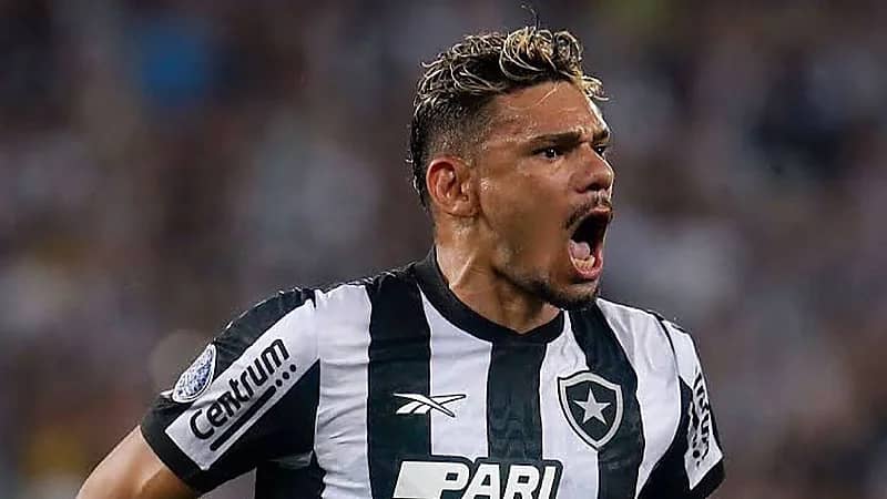 تيكينيو سواريس يتلقى استفسارات من ناديين في المملكة