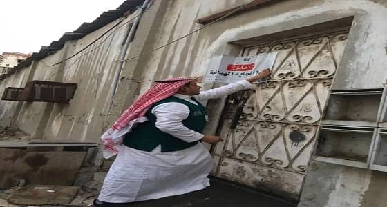 بالصور.. " التجارة " تضبط 17 طن عسل وعطور مجهولة المصدر في جدة