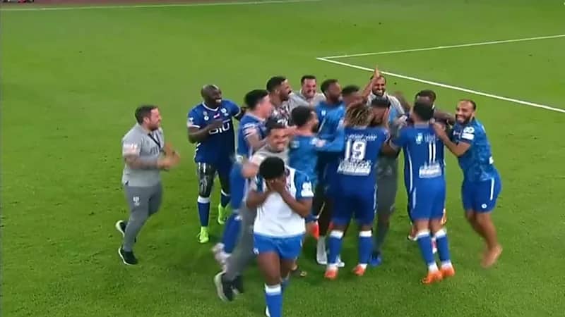 فارس عوض : عجباً للهلال يأتي متأخرا ويكون الأول .. فيديو