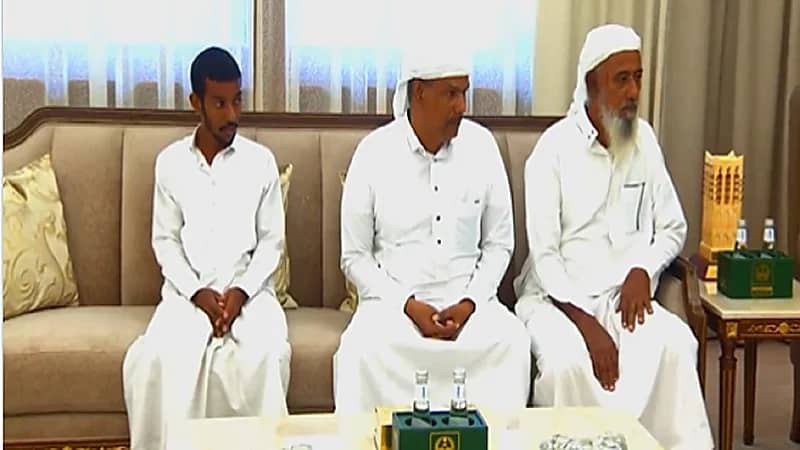 بالفيديو .. ورثة مقيم يعفون عن قـاتل ابنهم