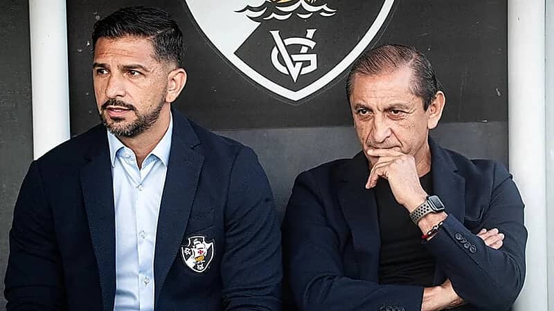 نهاية حزينة لمدرب الهلال السابق ونجله في البرازيل .. فيديو