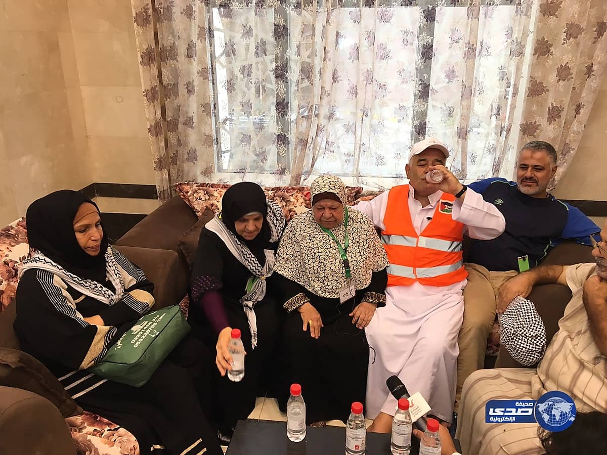 بعد فراق دام 17 عاماً..مكرمة خادم الحرمين الشريفيين تجمع عائلة فلسطينية