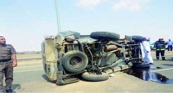 بالصور ..مصرع شاب واصابة 3 أشخاص في صدام مركبتين بـ " ناوان "