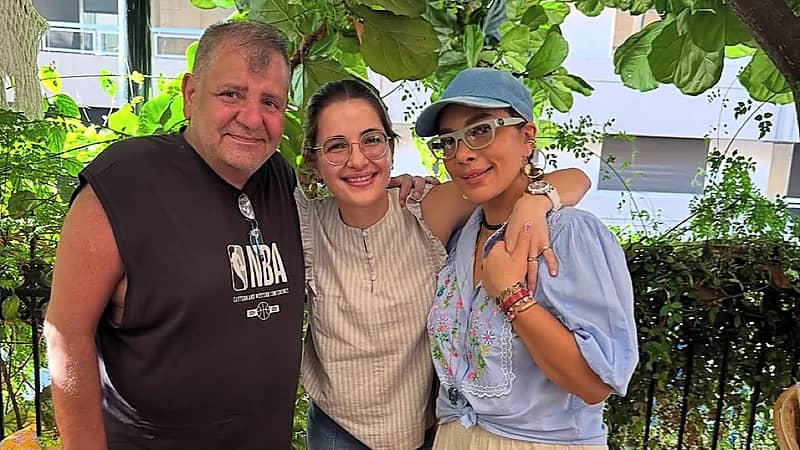 شام الذهبي تجمع أصالة وأيمن الذهبي في صورة سعيدة