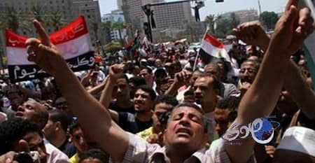 تظاهر"آسف ياريس وآسف ياشفيق"أمام المنصة لعودة الجيش