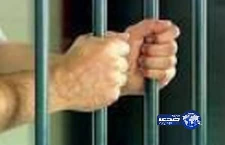 ضبط شاب اعتدى على والديه بالضرب