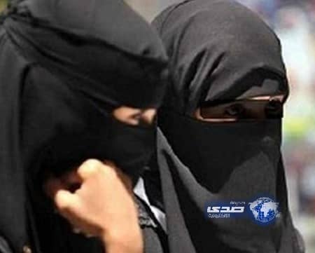 فتاتان تقاضيان والديهما بعد تزويجهما دون رضاهما