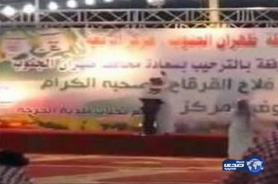 إيقاف شاعر تفاخر بقبيلته في مهرجان سياحي بعسير