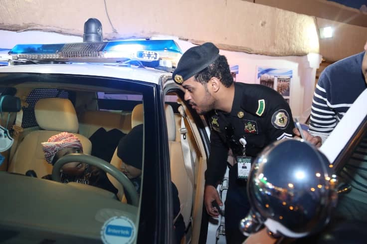 بالفيديو والصور.. تفاعل زوار الجنادرية مع جناح وزارة الداخلية «صور حصرية»