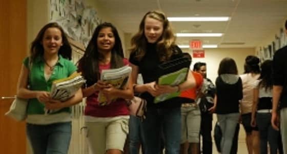 دراسة : العزلة والتنمر الإليكتروني وراء انتحار الفتيات في أمريكا