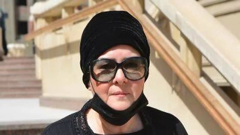 نهال عنبر تنفي ما يثار حول عودة دلال عبدالعزيز لمنزلها خلال الساعات المقبلة