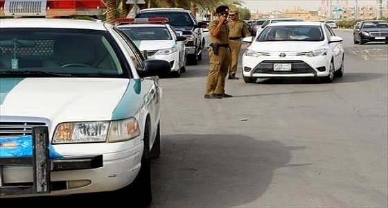 مواطن يسلم ابنه لتسببه في حادث سير