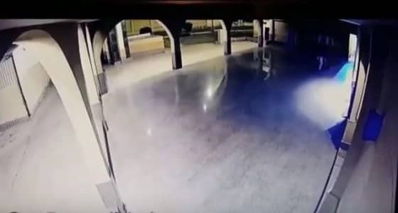 بالفيديو.. رجل أمن كاد يفقد حياته أثناء مطاردة لص بحفر الباطن