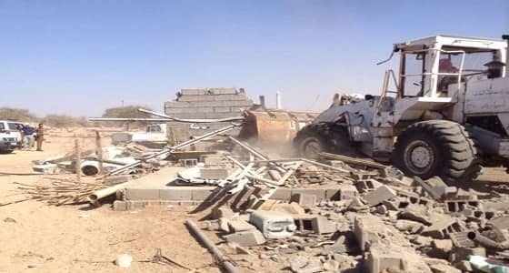 معتدون يقاومون بلدية الطائف أثناء إزالة التعديات